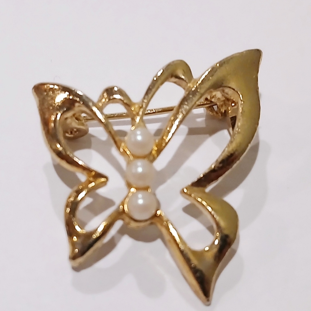 Elegant Gold Tone Butterfly Brooch with Pearls Vintage